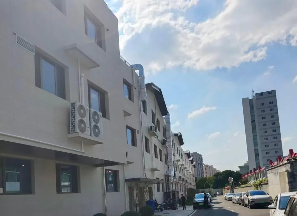 Traverten Görünümlü Porselen Karoları Büyük Ölçekli Ticari Plaza Projeleri İçin İdeal Kılan Nedir?